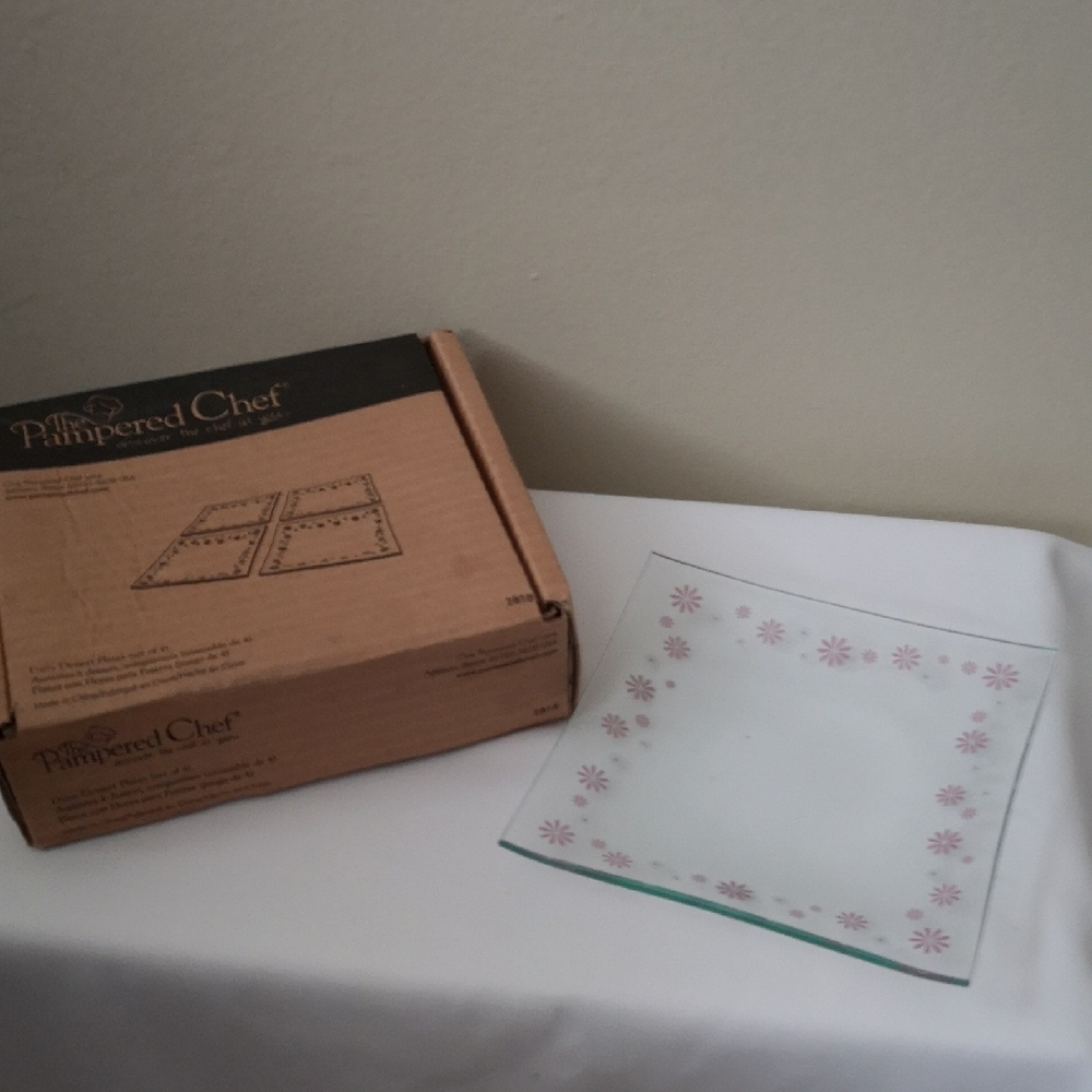 Pampered Chef Pink Daisy Floral Glass Square Dessert Plates Set Of Four In Box